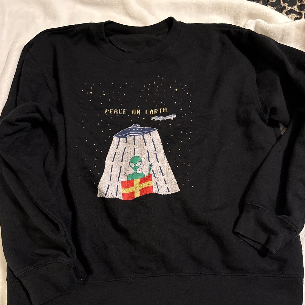 Christmas sweatshirt. Peace in earth.